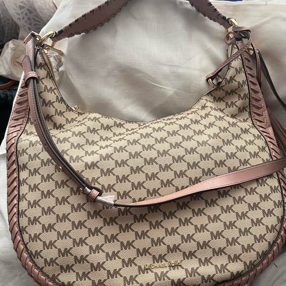 MICHAEL Michael Kors Lauryn
Large Logo-Print Shoulder Bag. Brand new! - Picture 12 of 12